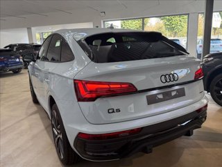 AUDI Q5 40 TDI 204 CV quattro S tronic Identity Black