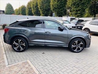 AUDI Q3 35 TDI S tronic Identity Black