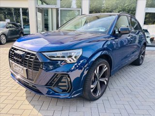 AUDI Q3 40 TFSI quattro S tronic Identity Black